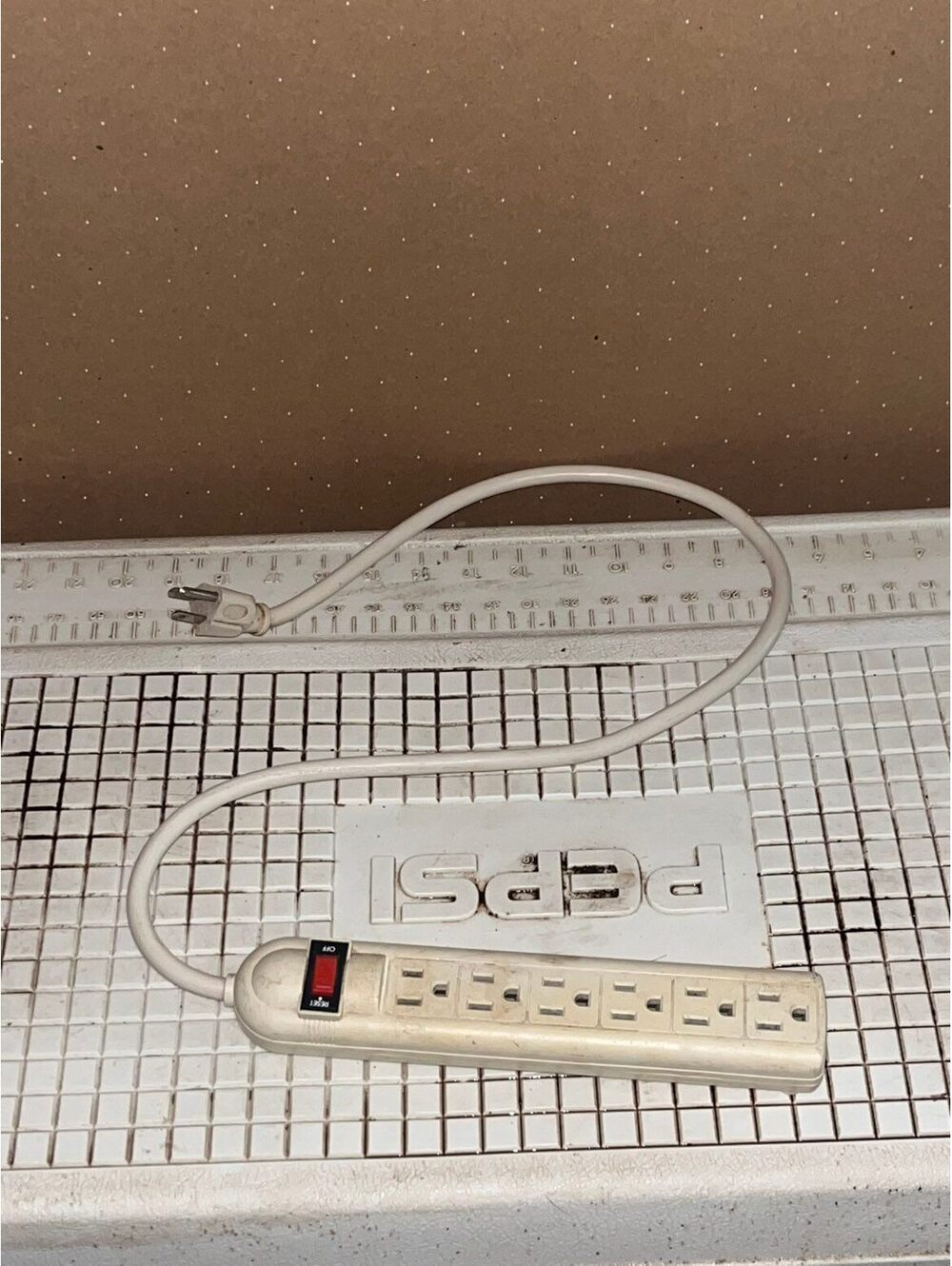 6-Outlet Power Strip with On/Off Switch